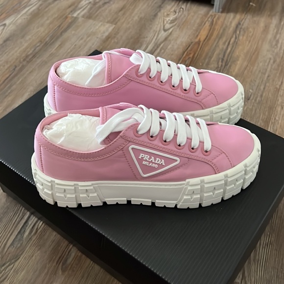 PRADA NYLON SNEAKERS worn a few times SIZE 39 - Picture 3 of 3